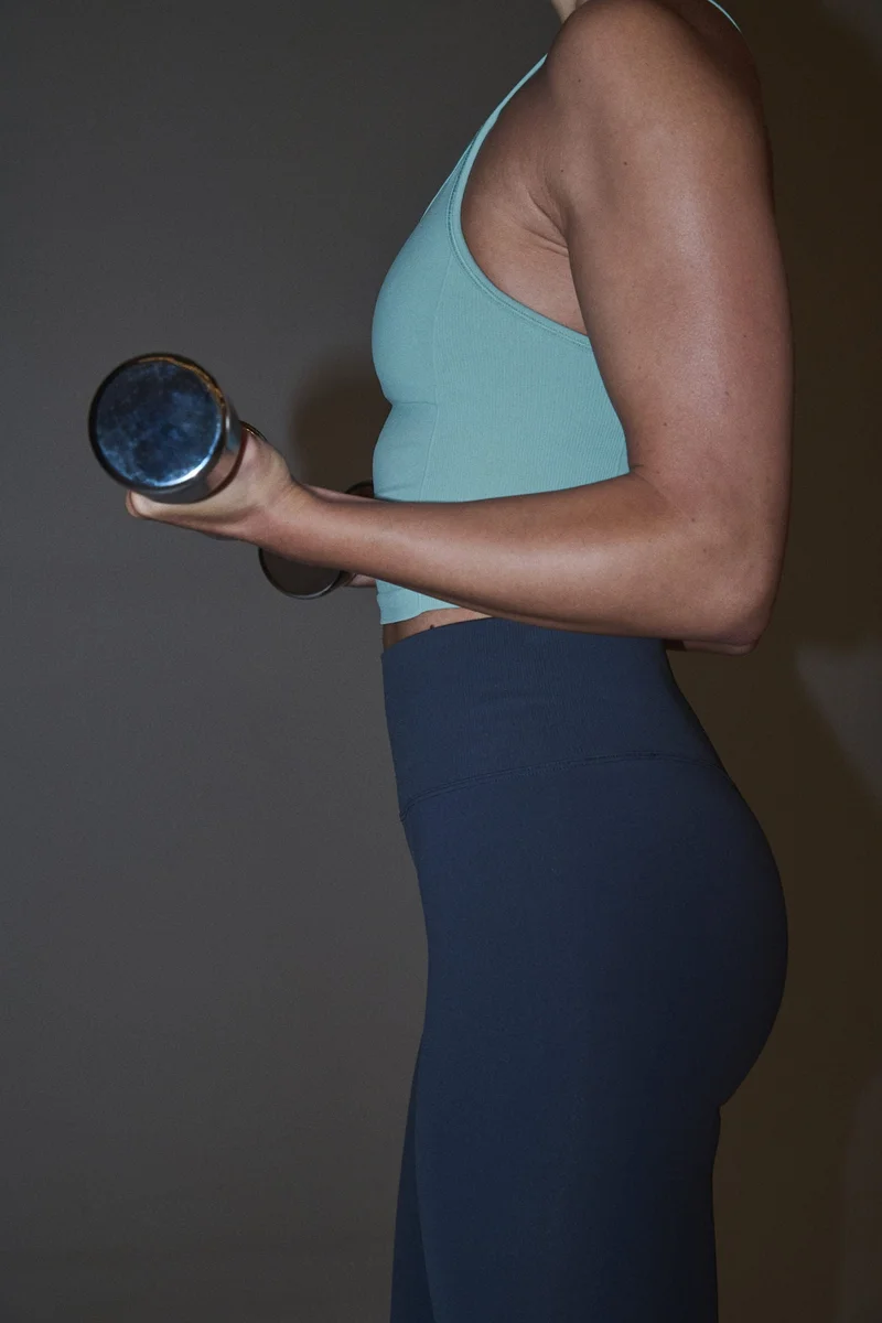 اتش اند ام حمالة صدر بدون درزات من نسيج دراي موف