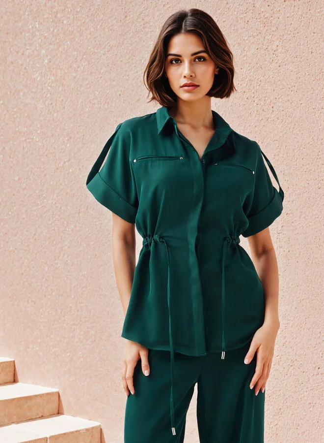 ايكونيك قميص ياقة كلاسيكي بقصة عادية وتفاصيل ربط