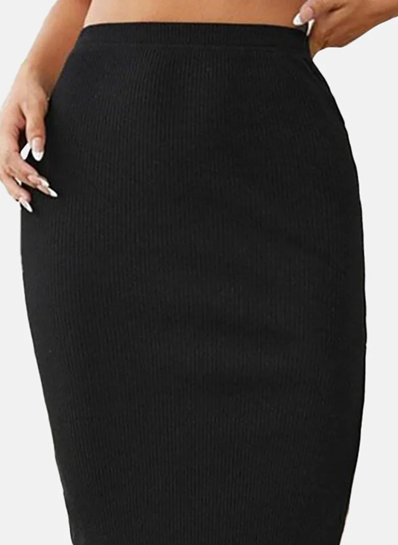 يونيكي Black Solid Slim Fit Midi Skirt