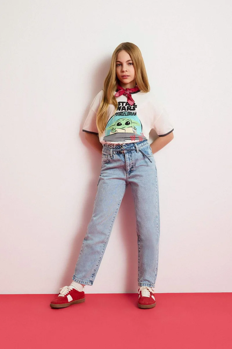 ديفاكتو Girl Star Wars-Mandalorian Relax Fit Ribbed T-Shirt