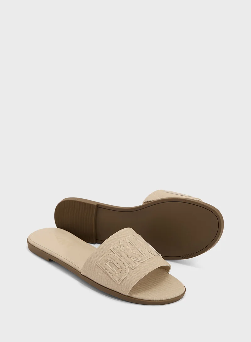 دكني Willow Flat Sandals