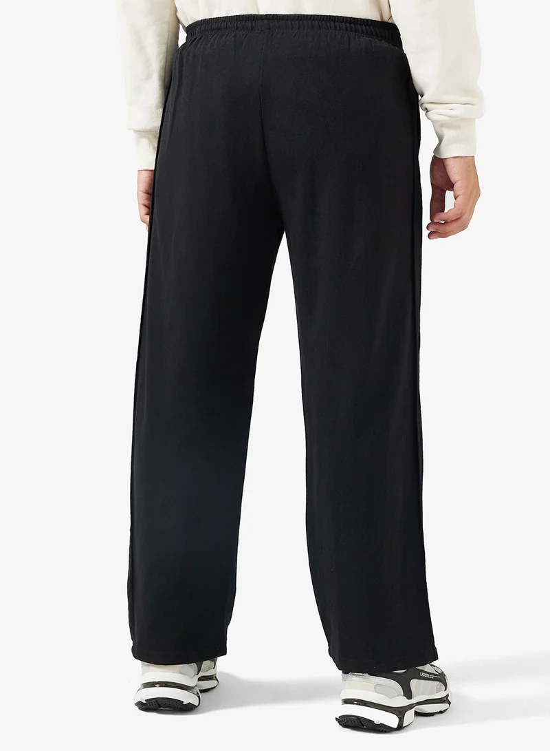 سفنتي فايف بيسيكس بنطلون رياضي بقصة مريحة وفتحة في الحاشية