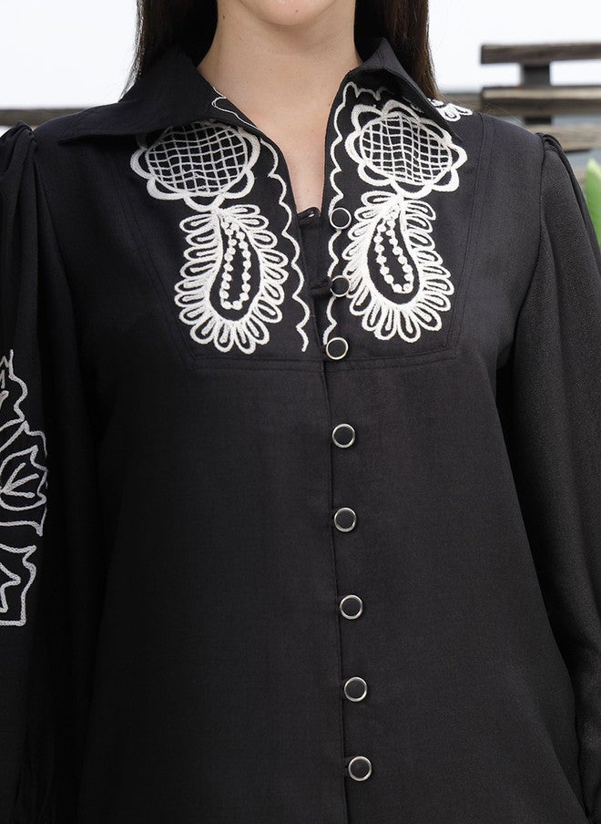 PlusS طقم بلوزة وسروال مطرزة باللون الأسود للنساء - Image 2