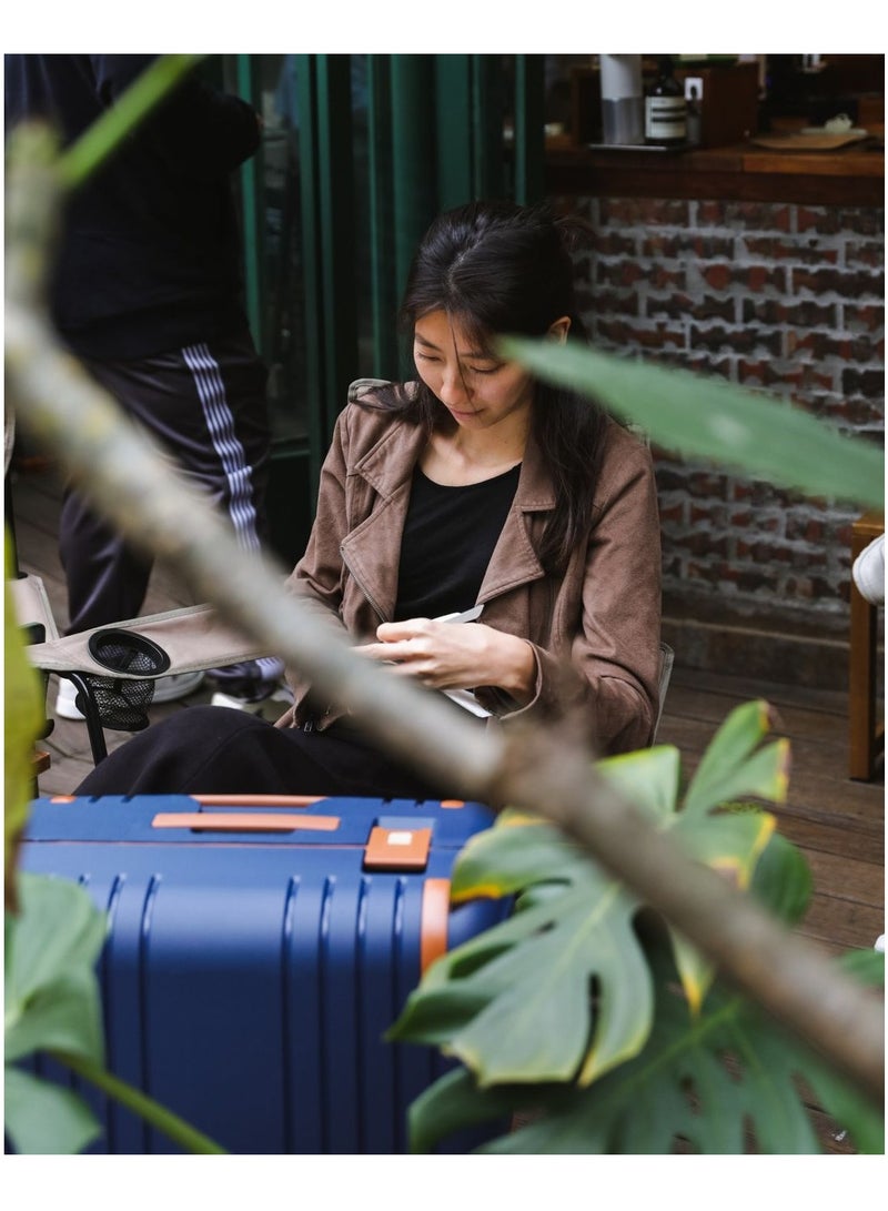 إيمينينت حقيبة سفر صلبة كبيرة بعجلات دوارة مزدوجة وقفل  بلون أزرق داكن مع حواف بنية - Image 4