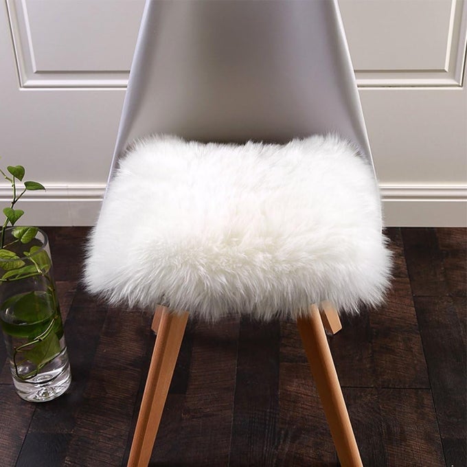 WHITE SMALL FAUX FUR SHEEPSKIN THROW RUG FLUFFY SHAG FUR CHAIR COVER PAD WASHABLE SQUARE AREA RUGS FOR LIVING ROOM BEDROOM DORM 20 X 20