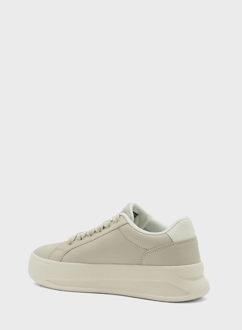 TOMMY JEANS Lace Up Low Top Sneaker