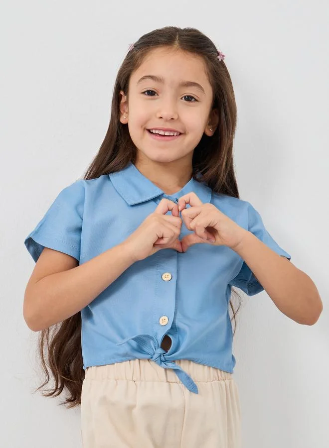 ستايلي قميص بأزرار أمامية بربطة وأكمام قصيرة