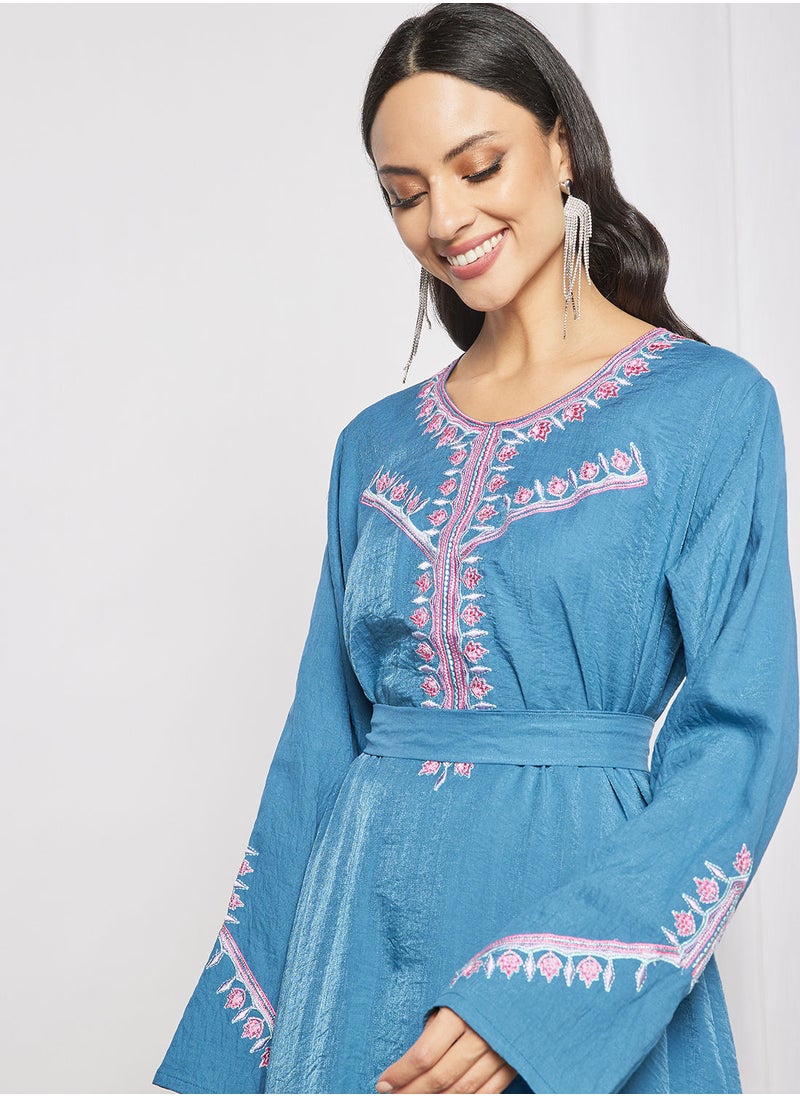 Hayat - Jalabiya With Colored Leaf Embroidery In Front And Arms With Belt - Image 1