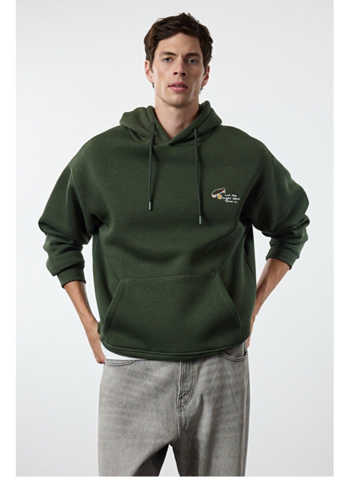trendyol Khaki Oversize/Wide Cut Embroidered Fleece Inside Hooded Sweatshirt - Image 2