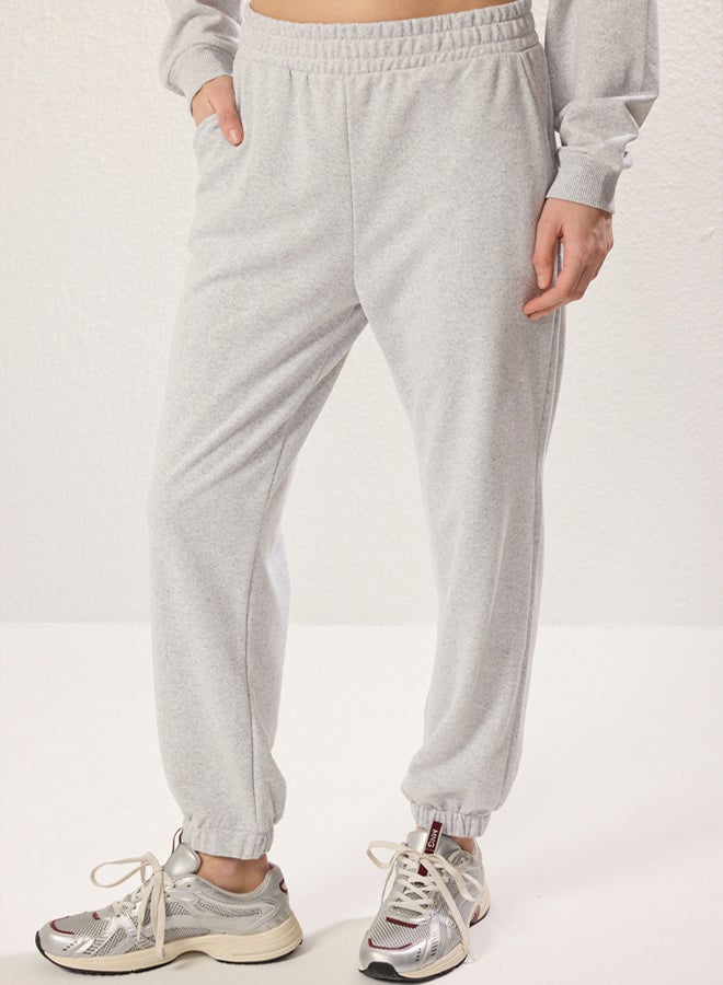 trendyol Gray Melange Regular/Normal Thick Crew Neck Knitted Tracksuit - Image 4