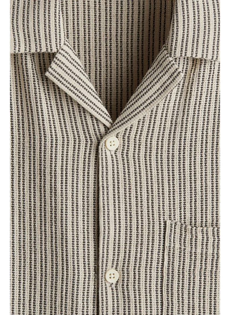 H&M Regular Fit Textured resort shirt