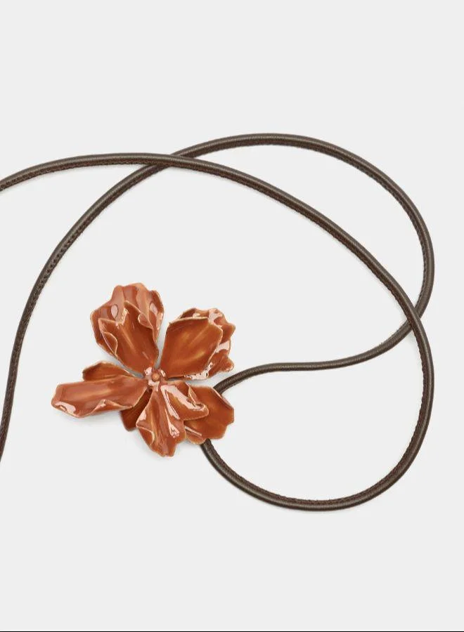 بارفوا عقد الحبل مع زهرة مطلية بالمينا