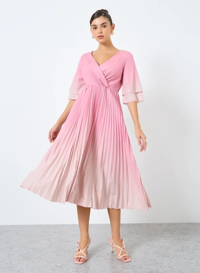 ستايلي فستان ميدي بطبعة أمبر وتفاصيل كسرات