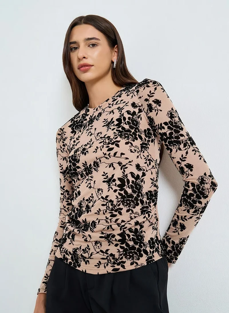 تايك تو بلوزة بطباعة أوراق بياقة دائرية