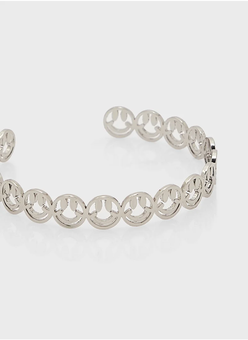 جينجر Smiley Cuff Bangle