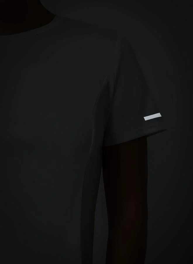 ستايلي اكتيف بلوزة بتفصيلة خلفية مزخرفة بتأثير طبقات