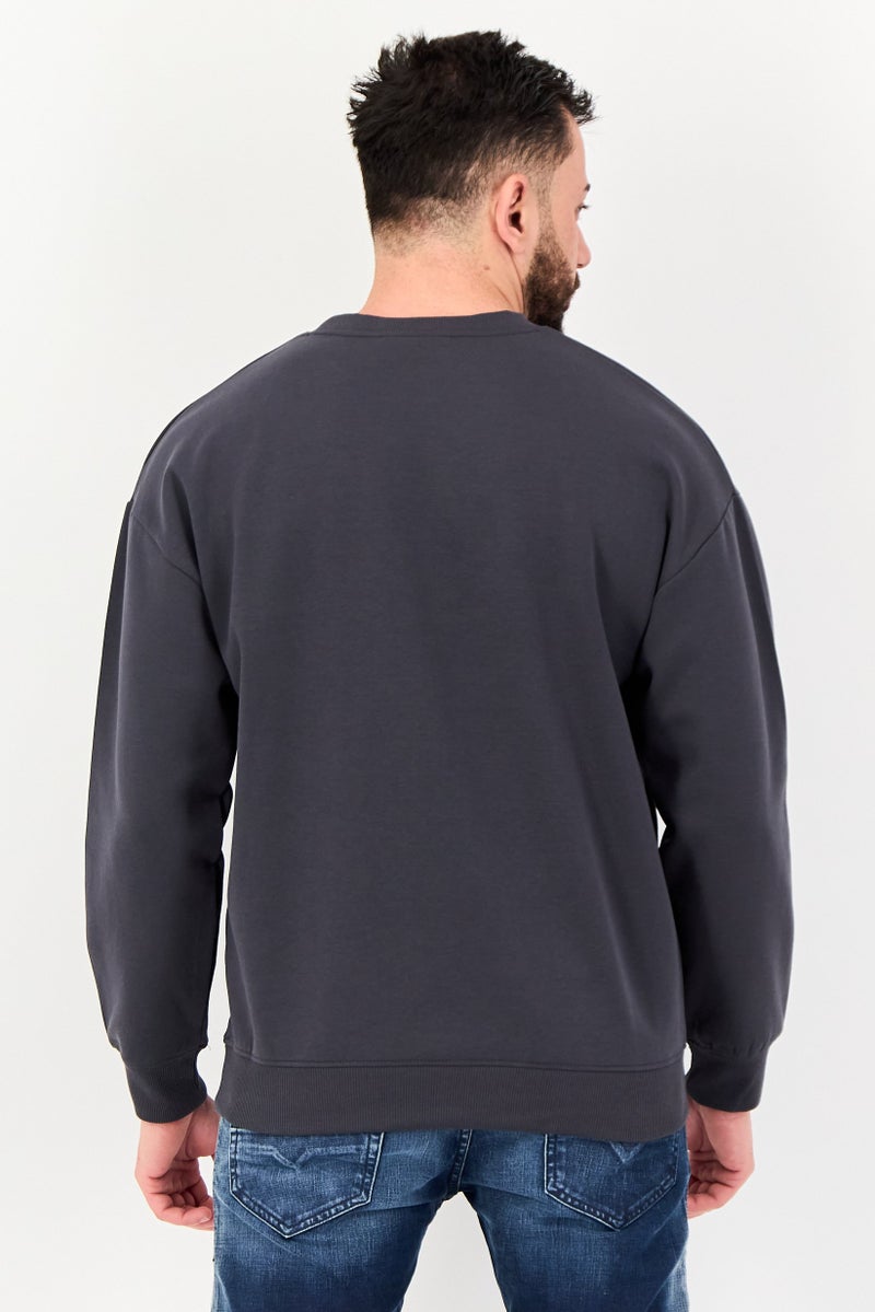 Core Elements سويت شيرت رجالي بأكمام طويلة بياقة دائرية، رمادي داكن - Image 3