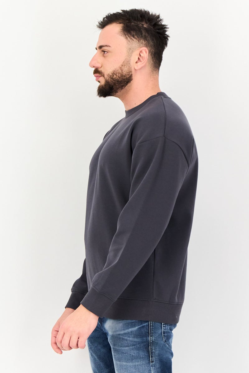 Core Elements سويت شيرت رجالي بأكمام طويلة بياقة دائرية، رمادي داكن - Image 2