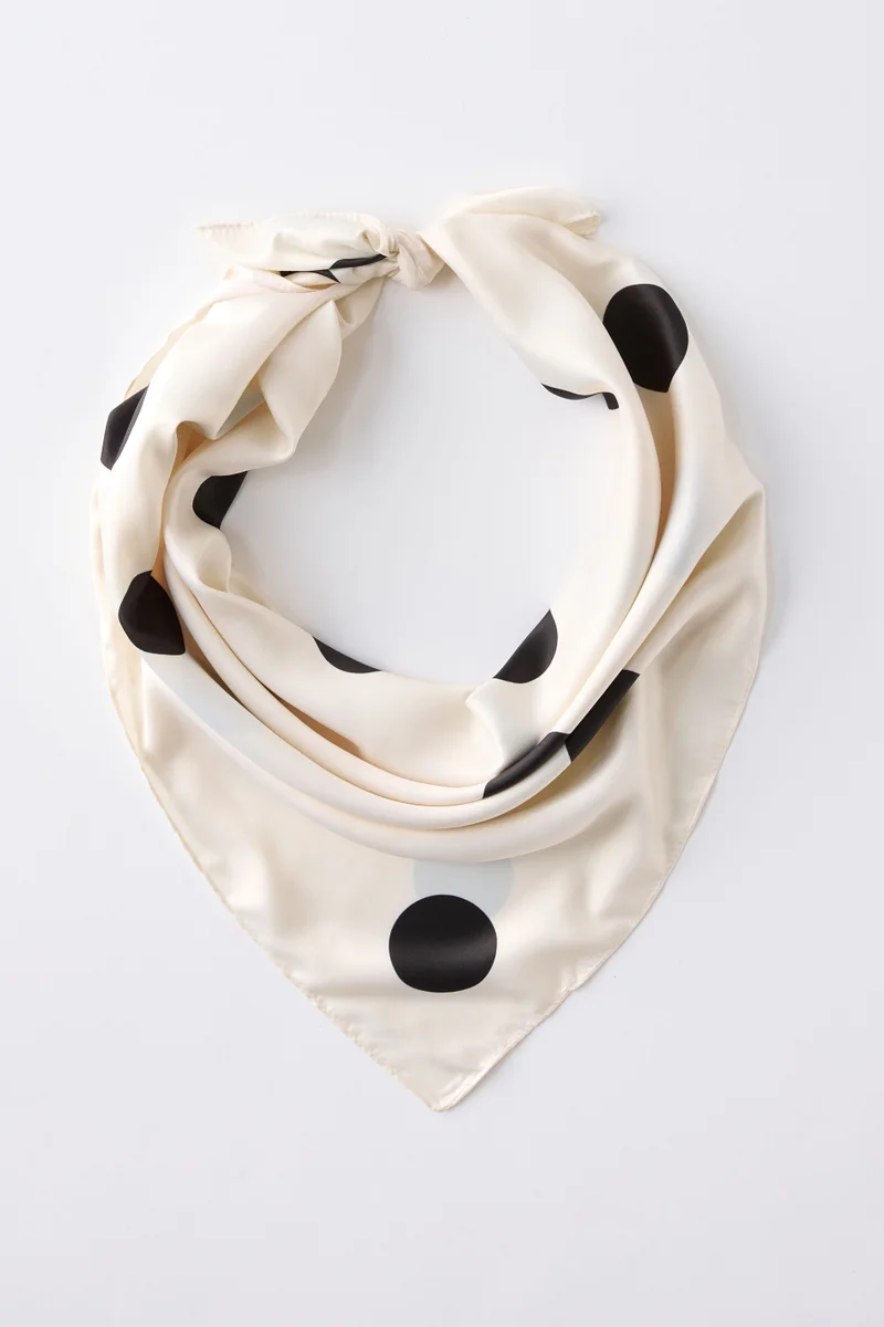 روبي Knot Your Everyday Square Scarf