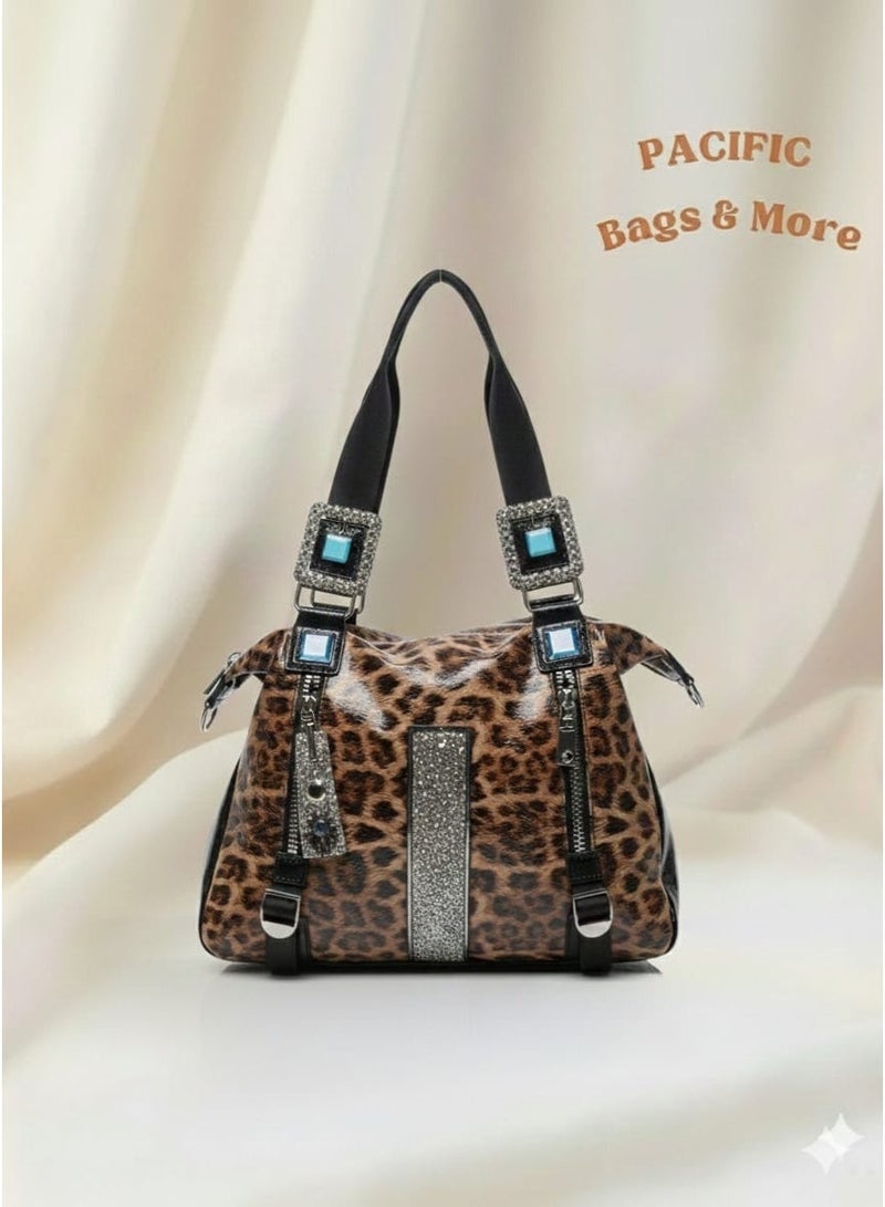 شنطه حريمى تايجر مع مساحات تخزين ممتازه مع ايد خارجيه