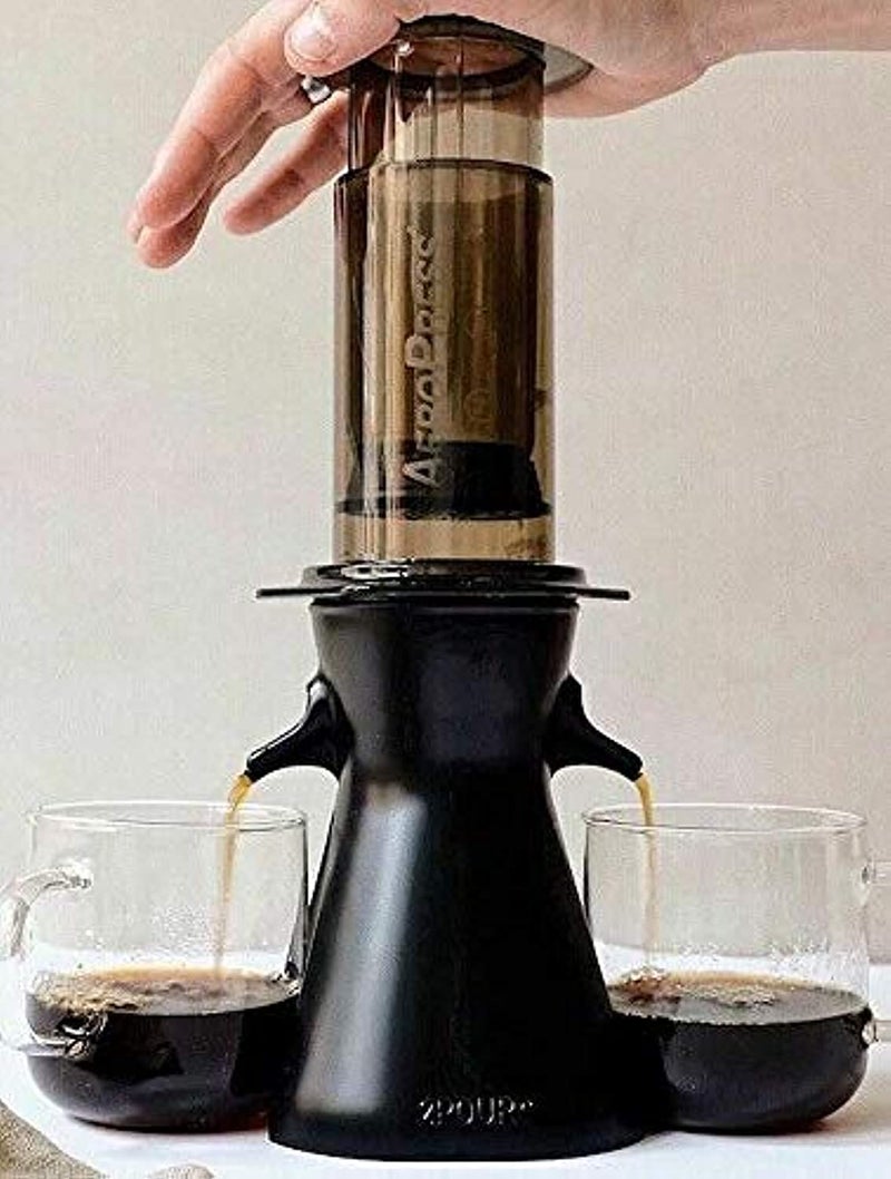 2POUR حامل قهوة مزدوج 2POURÂ® متوافق مع AeropressÂ® - ملحق لتحضير كوبين سعة 8 أونصات، يعمل مع آلات القهوة الصغيرة (غير مناسب للإصدار XL) - Image 1