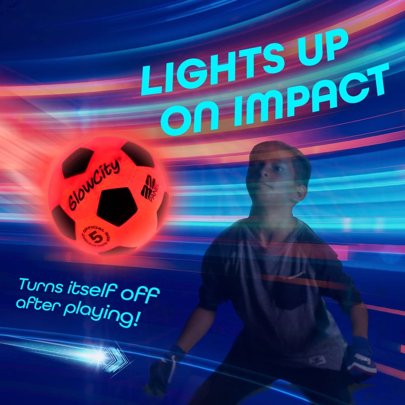 GlowCity كرة القدم المتوهجة في الظلام من غلو سيتي | كرة قدم مضيئة داخلية/خارجية مع 2 مصابيح LED | بطاريات مثبتة مسبقًا | هدية ممتعة للمراهقين - Image 5
