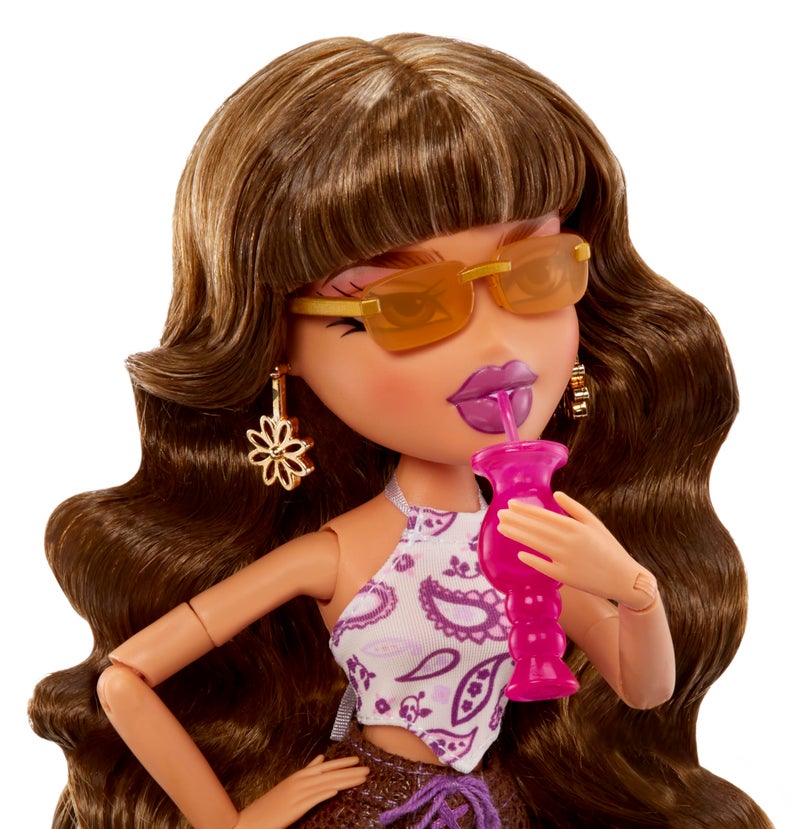 Bratz Alwayz Yasmin Fashion Doll with 10 Accessories and Poster - Image 4