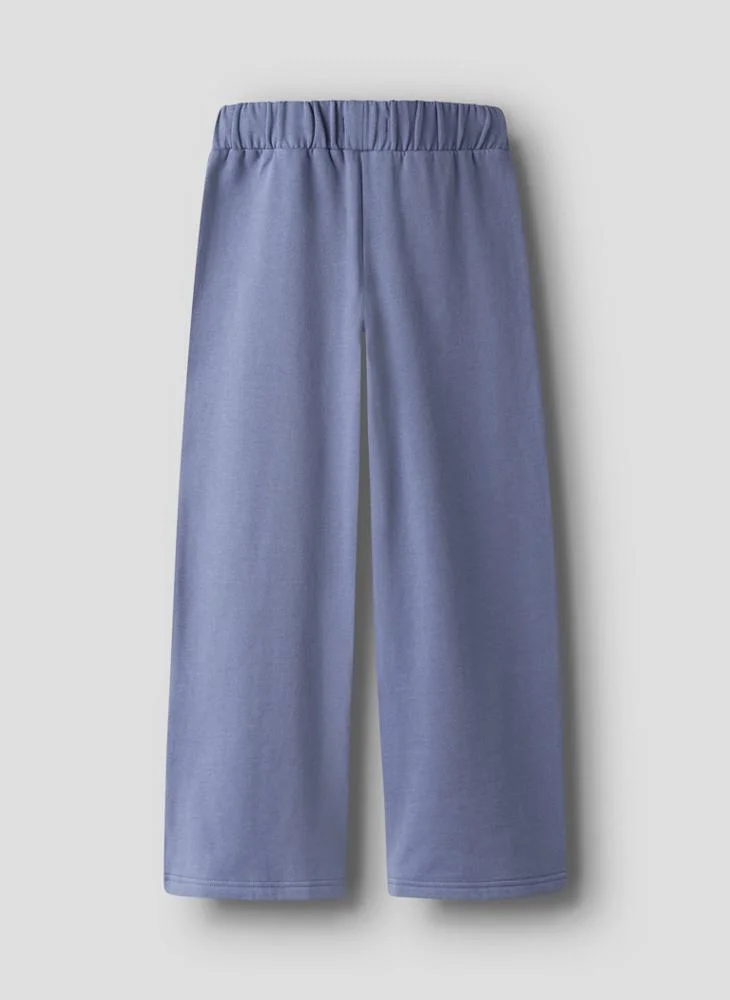 نيم ات بنطال رياضي بحافة مفتوحة