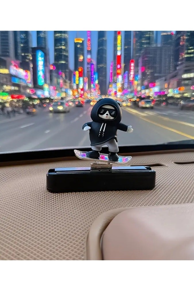 دب كرتوني لطيف يتزلج على الألواح - زخرفة لوحة القيادة - مصنوع من PVC، غير مشحون، ملحق مفعم بالحياة لداخل السيارة مع نظارات وسوداء هوديي، مثالي لعرضه على وحدة التحكم أو الشاشة. - Image 2