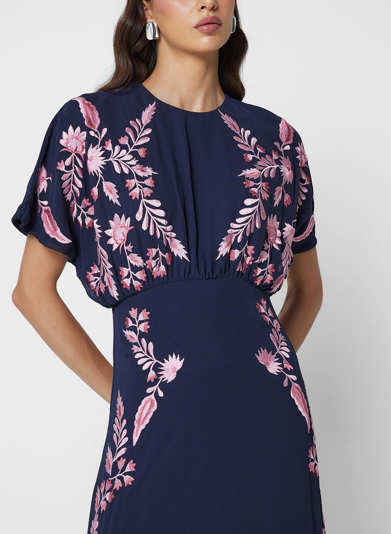 فروك اند فرل فستان ماكسي طويل بأكمام مطرزة - Image 3