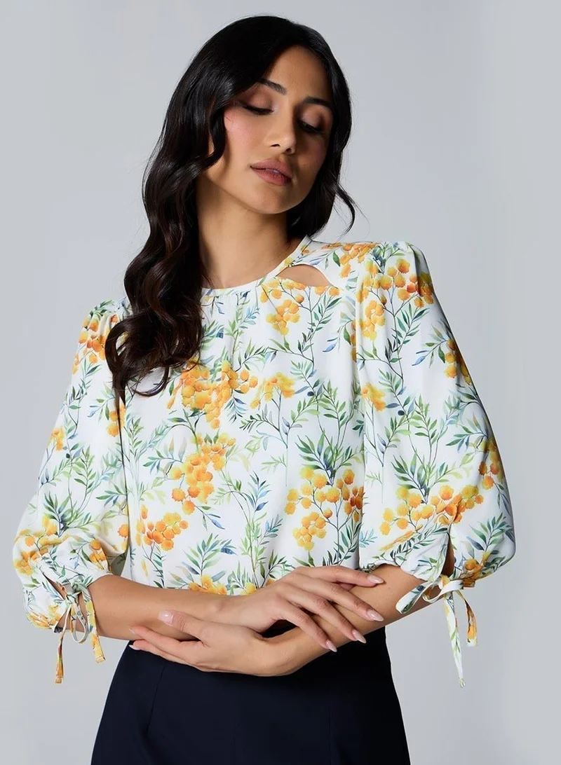 Zigzag Neck Detailed Half Sleeve Floral Printed Top
