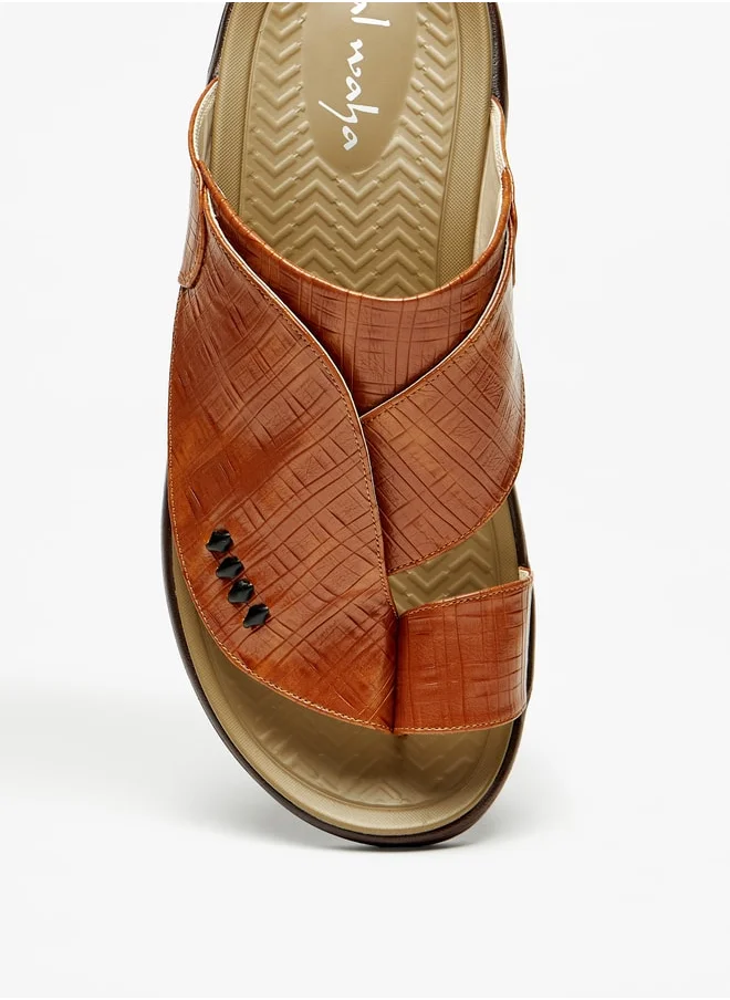 الواحة Men Textured Slip-On Arabic Sandals with Toe Loop
