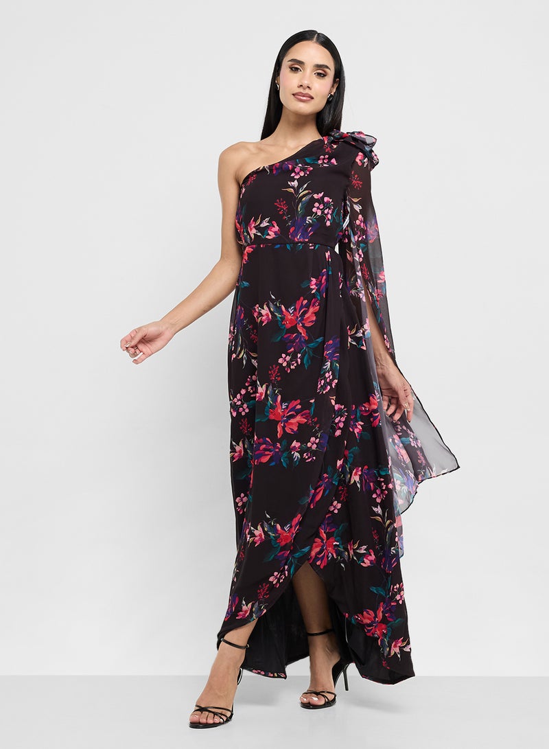 فروك اند فرل فستان ماكسي بكتف واحد وأكمام كاب مطبوعة - Image 4