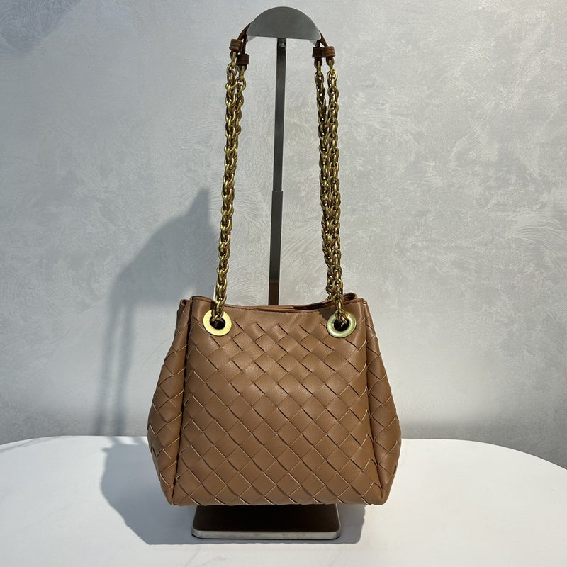Ladies Chain Parachute Bag Handmade Leather Woven Bag All-Match Commuter Shoulder Crossbody Bag Trendy - Image 1