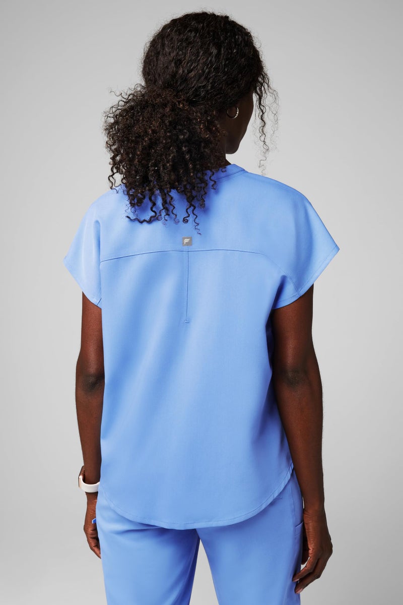 Fabletics Women's Evolve 3-Pocket Scrub Top with an Oversized Fit - MotionTech, 4-Way Stretch, Wrinkle-Resist, Anti-Shrink, L, Ceil Blue - Image 2