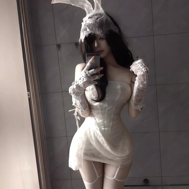 Sexy lingerie set for women with small breasts, featuring a strapless bodice and lace detailing. - Image 3