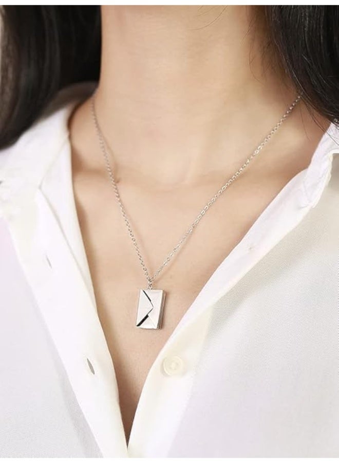 فيروز جوليري قلادة بتعليقة ظرف رسالة حب قابلة للحفر حسب رغبتك - من ستانلس ستيل. الشخصي، أسلوب أنيق للرجال والنساء من فيروز جوليري . - Image 2