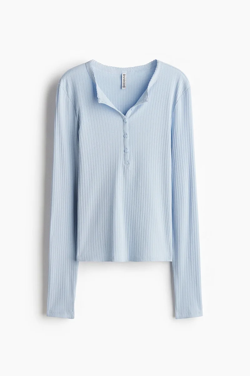 اتش اند ام بلوزة هينلي بتصميم مرن