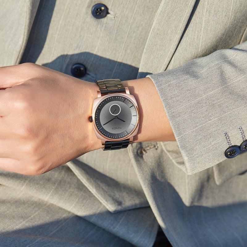 ترندا TRNDA ساعة رجال مصنوعة من الفولاذ المقاوم للصدأ بتصميم مربع - مينا رمادي متدرج أنيق وسوار أسود - Image 2