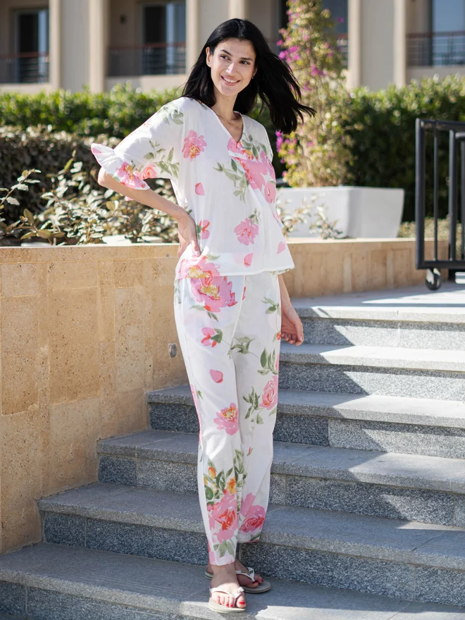 sanskrutihomes Sanskrutihomes Floral Printed Pure Cotton Top and Straight Pyjama Set