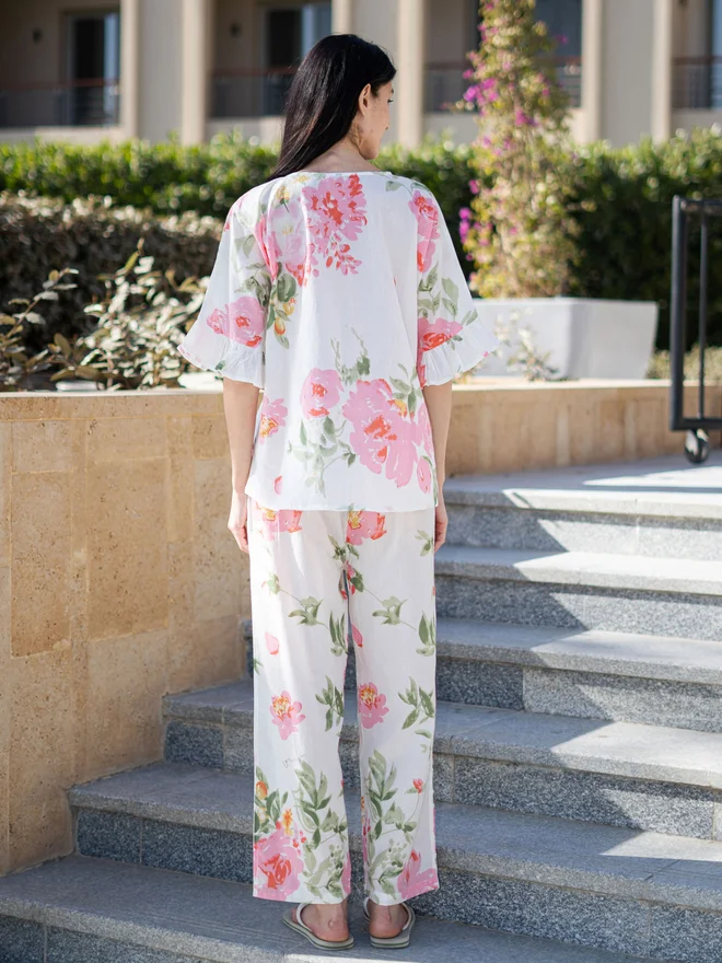 sanskrutihomes Sanskrutihomes Floral Printed Pure Cotton Top and Straight Pyjama Set