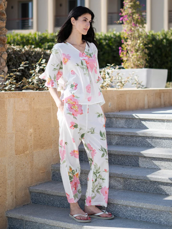 sanskrutihomes Sanskrutihomes Floral Printed Pure Cotton Top and Straight Pyjama Set