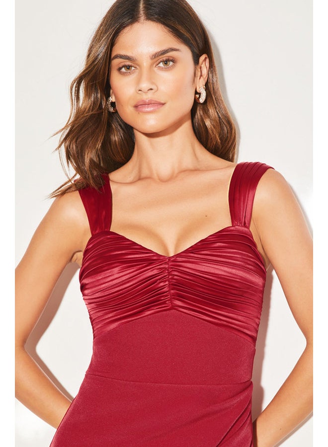 Lipsy London فستان ماكسي من مزيج من الأقمشة الفاخرة  - Image 4