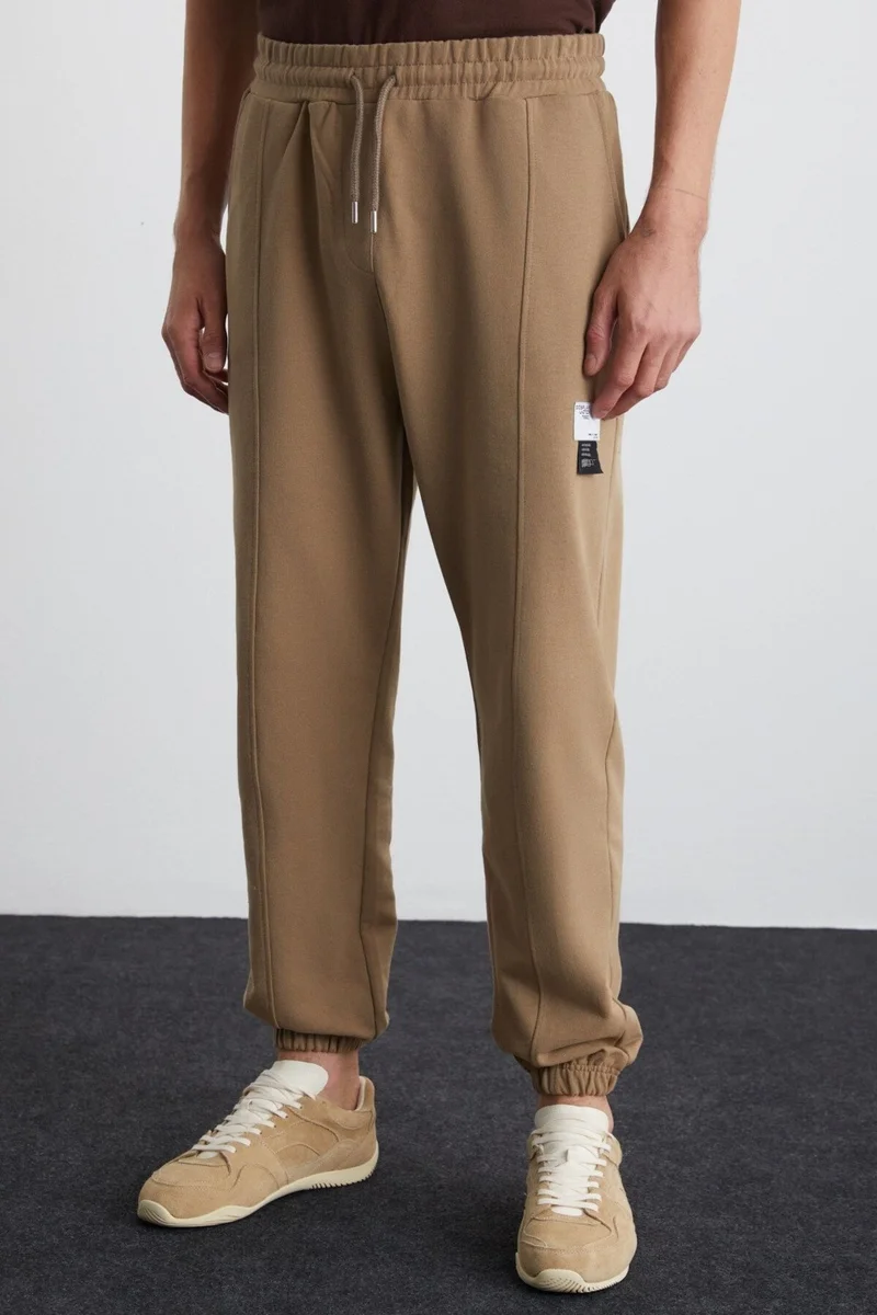 جريميلانج Rowan Men's Relaxed, Ribbed Front, Decorative Labeled, Mink Sweatpants