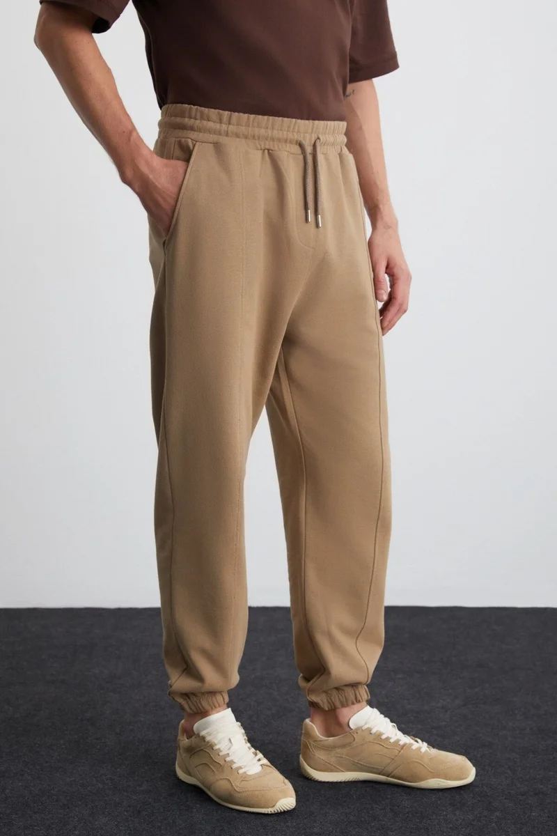 جريميلانج Rowan Men's Relaxed, Ribbed Front, Decorative Labeled, Mink Sweatpants
