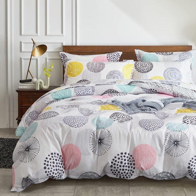 7 PIECES COMFORTER SHEET SET QUEEN SIZE BED IN A BAG COLORFUL DOTS STYLE SOFT MICROFIBER SPRING SOFT BEDDING SET 1 COMFORTER 2 PILLOW SHAMS 1 FLAT SHEET 1 FITTED SHEET 2 PILLOWCASES