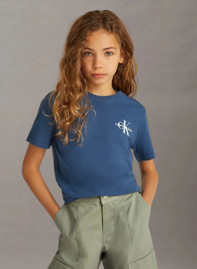 كالفن كلاين جينز تيشرت للجنسين مزين بشعار كلفن كلاين