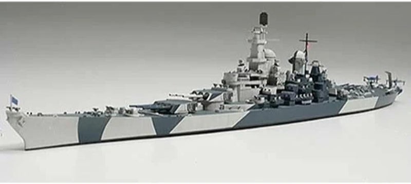 Tamiya 31616 U.S. Navy Battleship BB-61 Iowa Model Kit - 1/700 Scale - Image 2