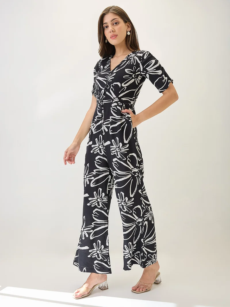 جلو باص جمبسوت طويل نسائي بياقة على شكل حرف  وأكمام مكشكشة وطبعات زهور