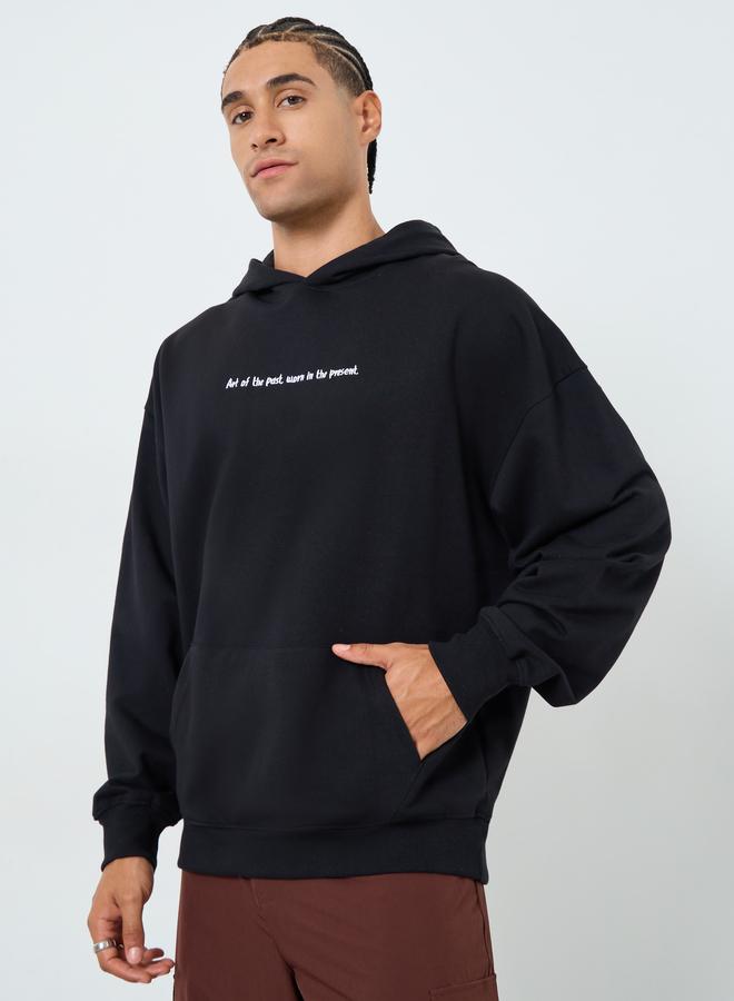 ستايلي هودي صوف واسع بطبعة جرافيك - Image 3